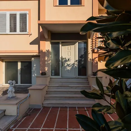 The Coastal Urban Oasis Apartment