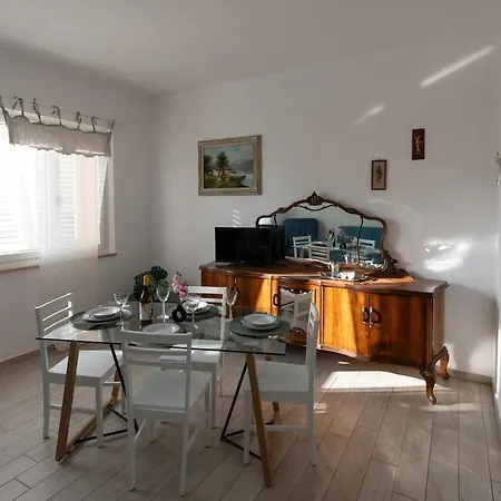 The Coastal Urban Oasis アパート