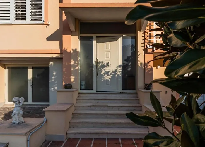 The Coastal Urban Oasis アパート